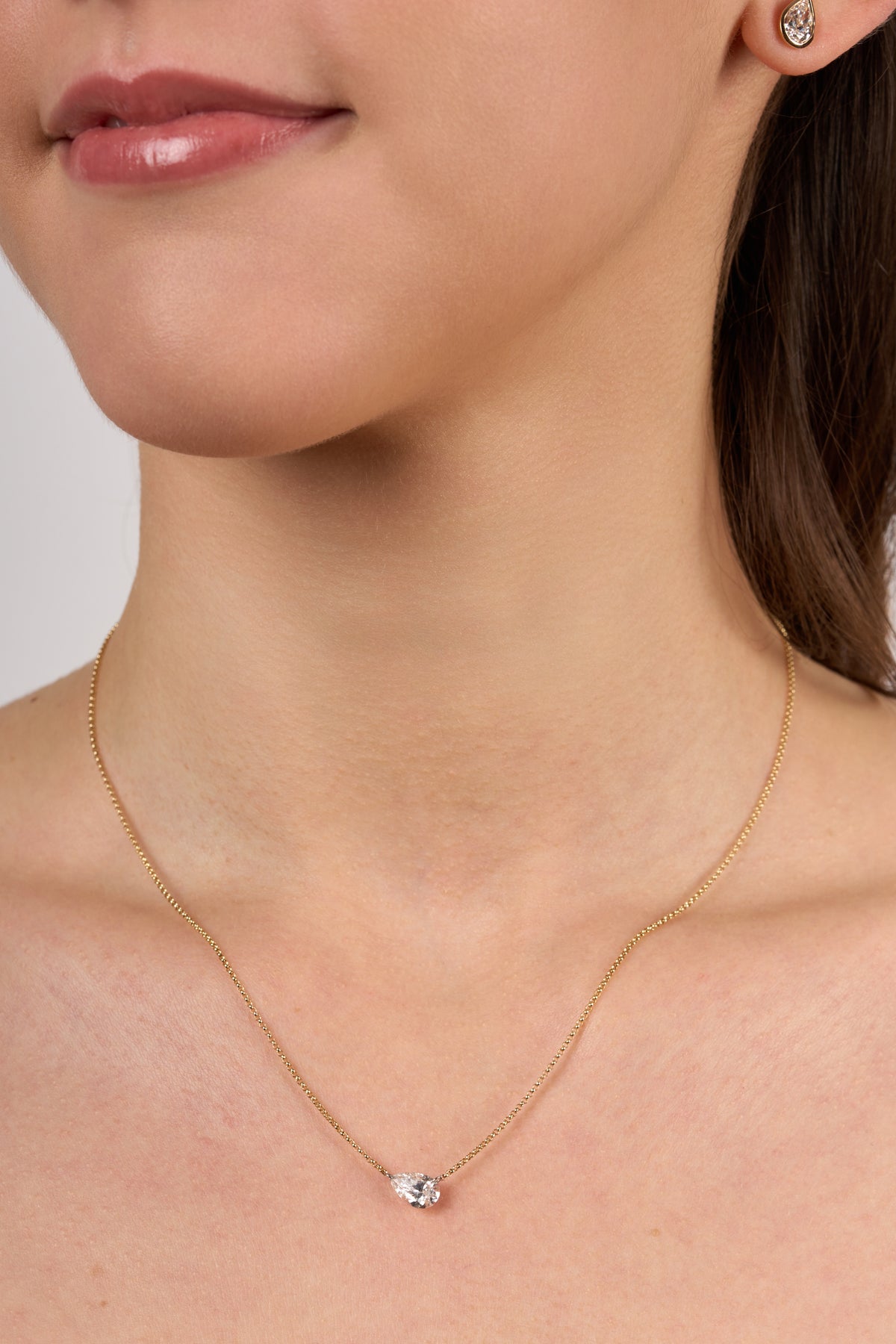 C0530 - Collar diamante pera horizontal solitario