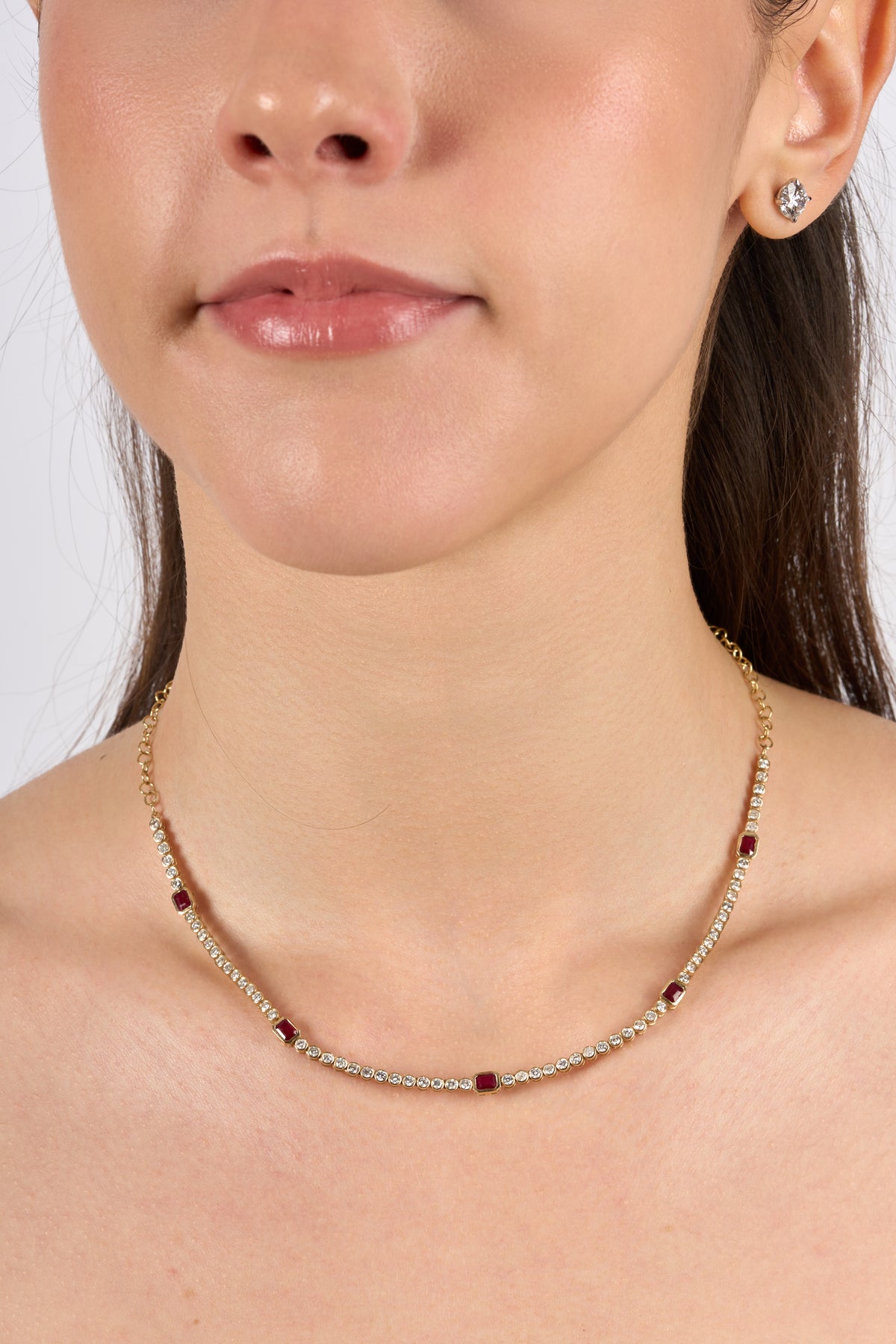 G0019 - Media gargantilla diamantes biselados con rubí